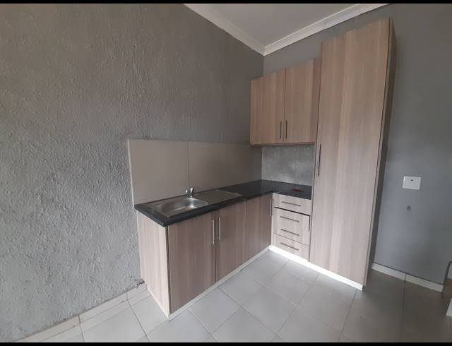 2 BEDROOM FLAT TO LET IN VANDERBIJLPARK CE 2